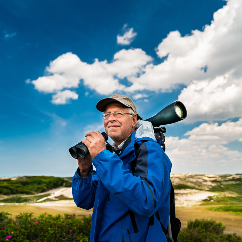 Vogelaar Dick de Vos in de Katwijkse duinen: "Vogels spotten is mijn passie. "